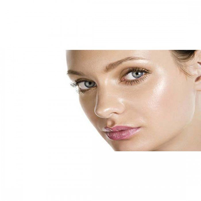 cream -for-oily-skin-lifestyle-image