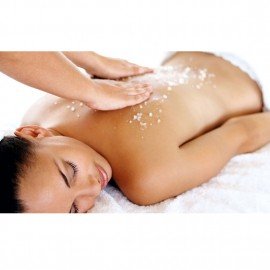 saffron-salt-scrub-lifestyle-image